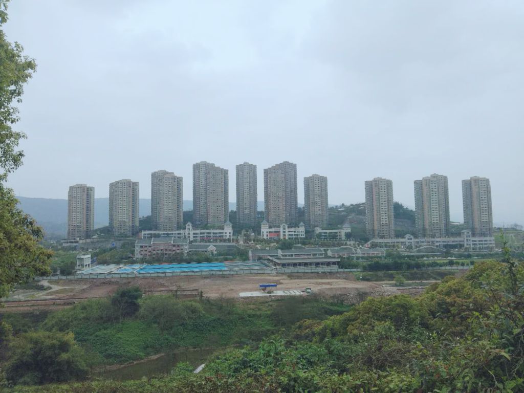 和悅家園位于重慶市江北區(qū)佳美路56號(hào)，總建筑面積323442.39平方米，其中住宅258210.96平方米；商業(yè)12196.34平方米；車庫(kù)39096.82平方米（停車位1150個(gè)）.jpg